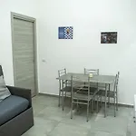 Na' Stanza In Piazza * نابولي
