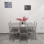Na' Stanza In Piazza * نابولي